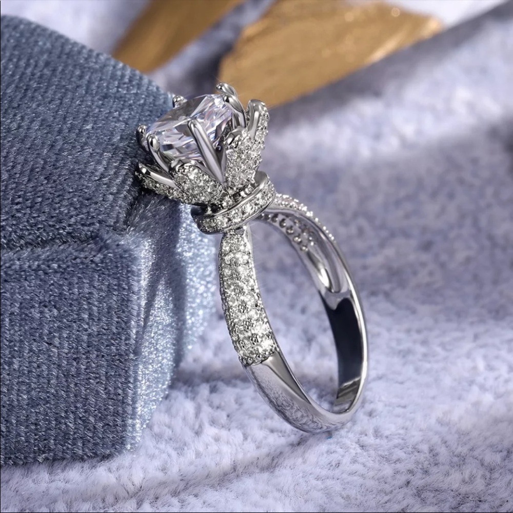 ENGAGEMENT 925 STERLING SILVER DIAMOND FLOWERED RING - Picture 4 of 4
